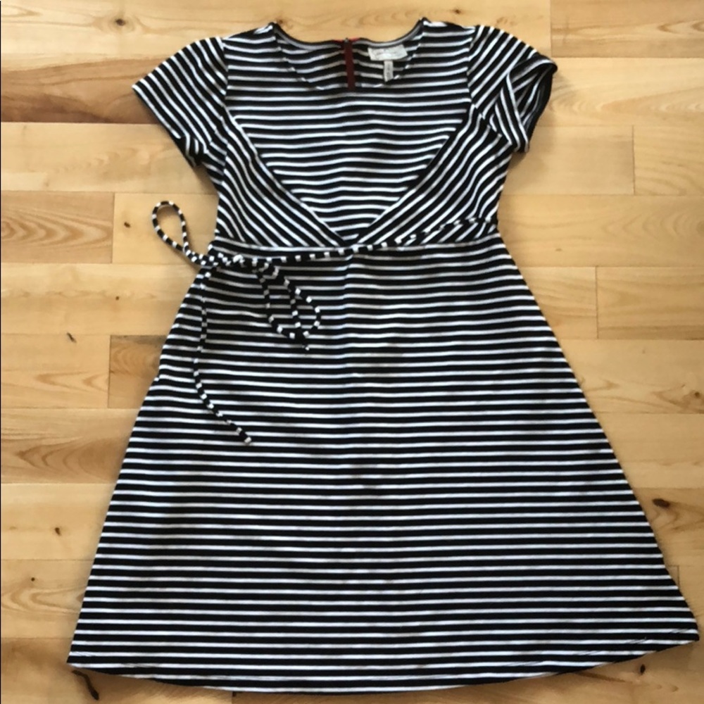 Jessica Simpson black and white maternity dress